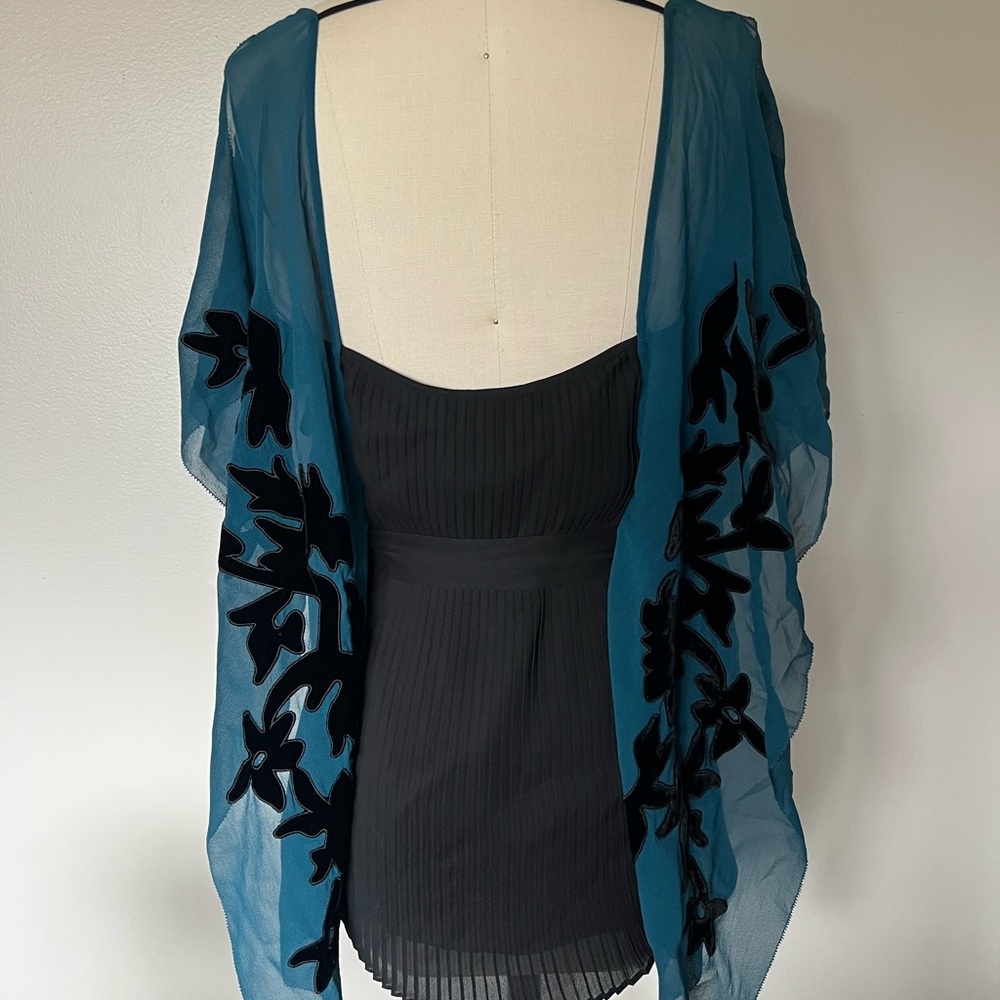 Max Azria Black and Blue Sheer Kimono top - Picture 5 of 8